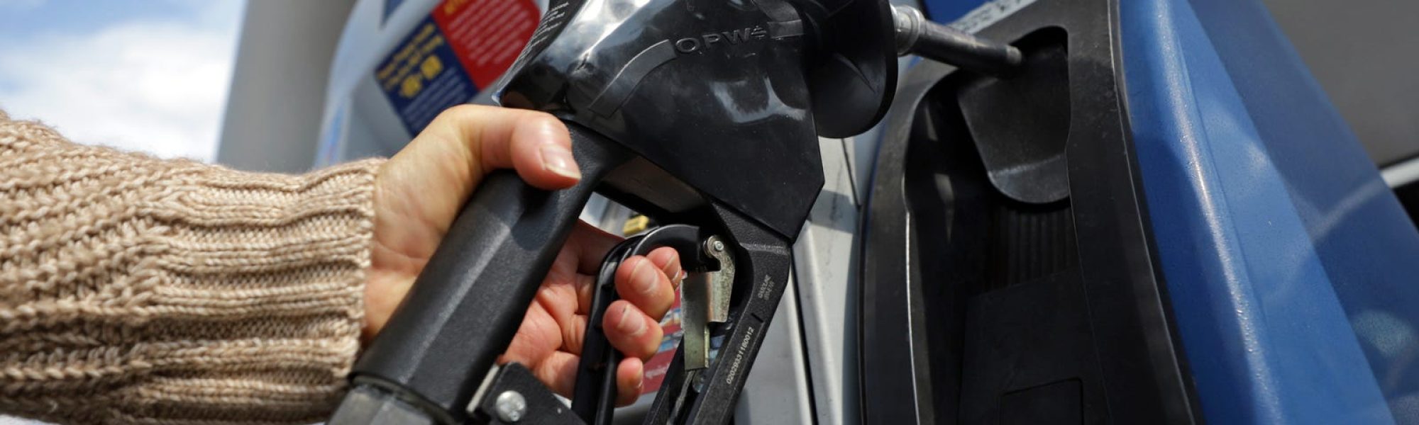Michigan average gas prices up 13 cents to $3.32, could continue to climb higher